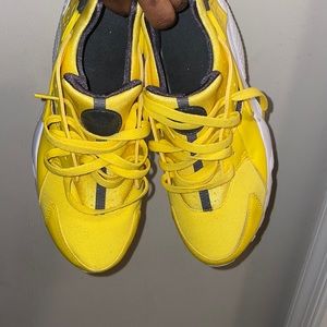Lemon Yellow Nike Huarache 7Y RARE color